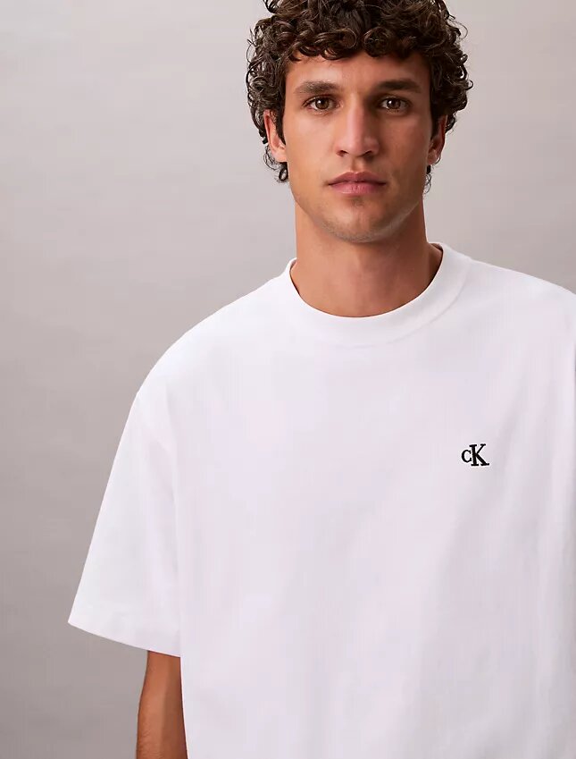 Camiseta de cuello redondo holgada con logotipo de archivo Camiseta de cuello redondo holgada con logotipo de archivo