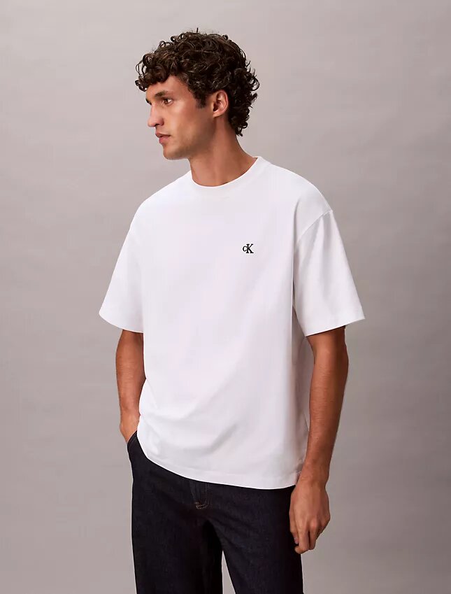 Camiseta de cuello redondo holgada con logotipo de archivo Camiseta de cuello redondo holgada con logotipo de archivo