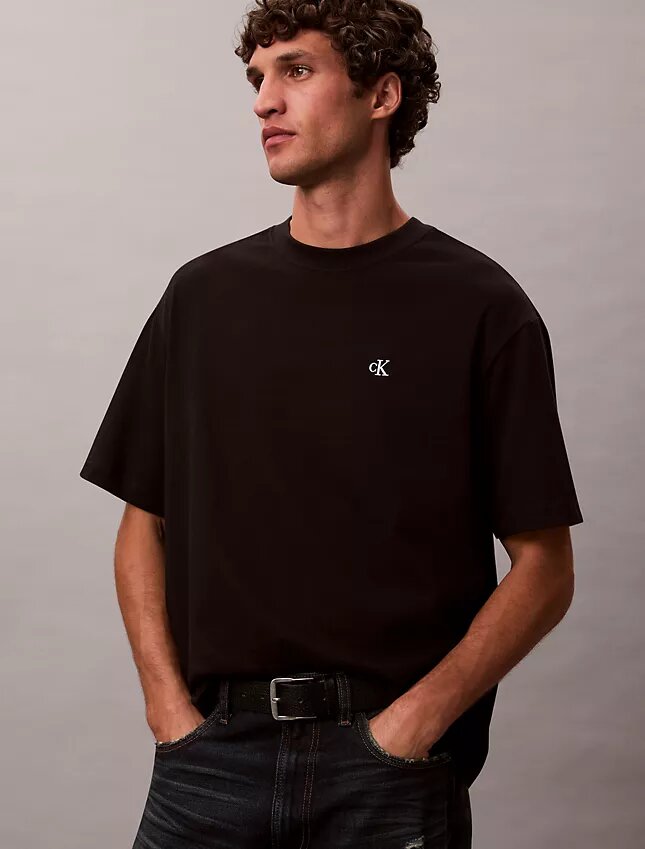 Camiseta de cuello redondo holgada con logotipo de archivo Camiseta de cuello redondo holgada con logotipo de archivo
