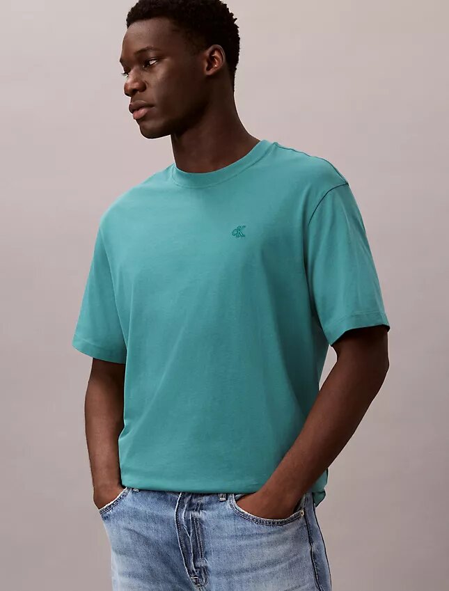 Camiseta de cuello redondo holgada con logotipo de archivo Camiseta de cuello redondo holgada con logotipo de archivo