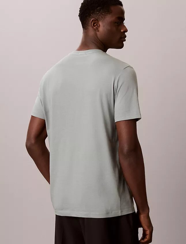 Camiseta de cuello redondo Liquid Touch Camiseta de cuello redondo Liquid Touch