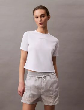Camiseta deportiva moderna de cuello redondo