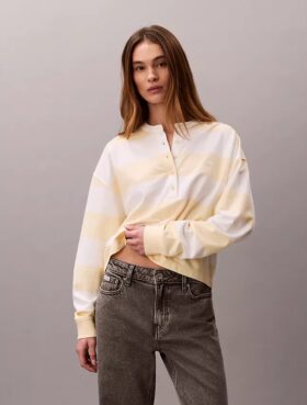 Camiseta Henley con rayas universitarias