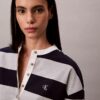 Camiseta Henley con rayas universitarias