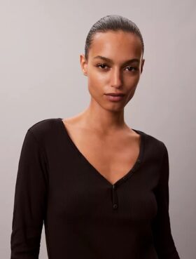Camiseta Henley de algodón elástico acanalado