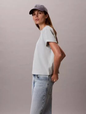 Camiseta holgada con estampado floral del logotipo