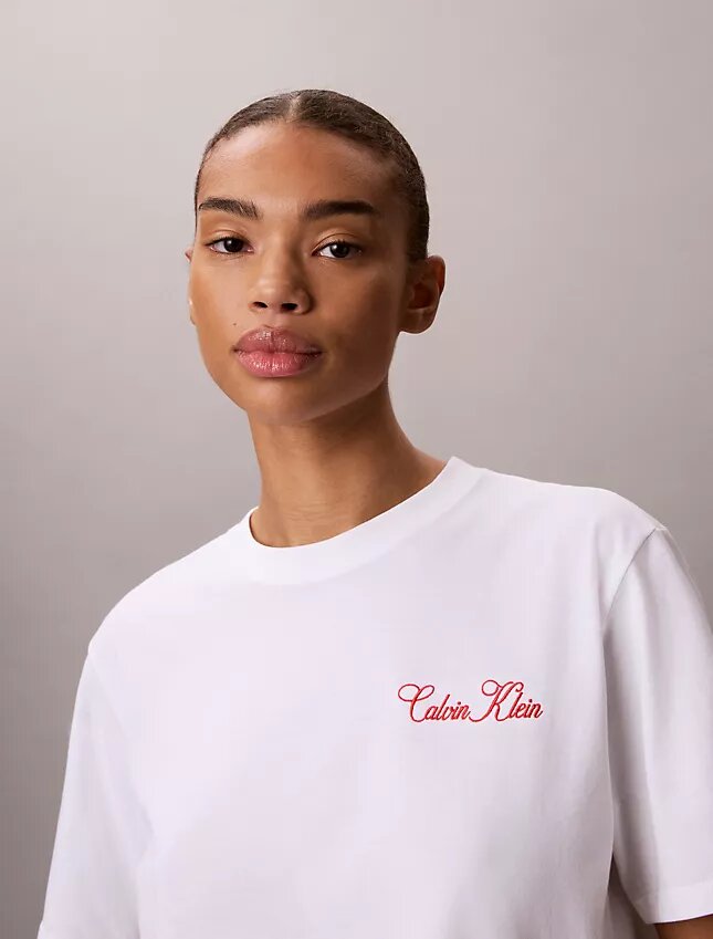 Camiseta holgada con gráfico de Calvin Klein en cursiva Camiseta holgada con gráfico de Calvin Klein en cursiva