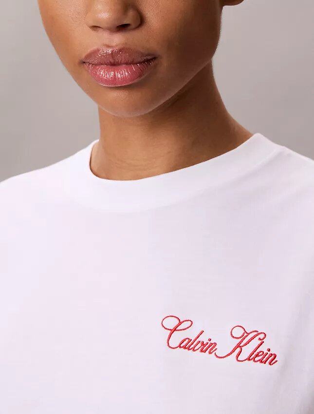 Camiseta holgada con gráfico de Calvin Klein en cursiva Camiseta holgada con gráfico de Calvin Klein en cursiva