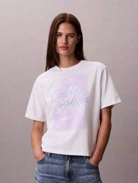 Camiseta holgada con gráfico de logotipo en letra manuscrita descolorida