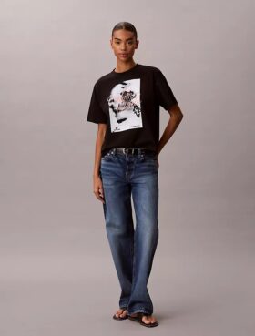 Camiseta holgada con gráfico de logotipo en letra manuscrita descolorida