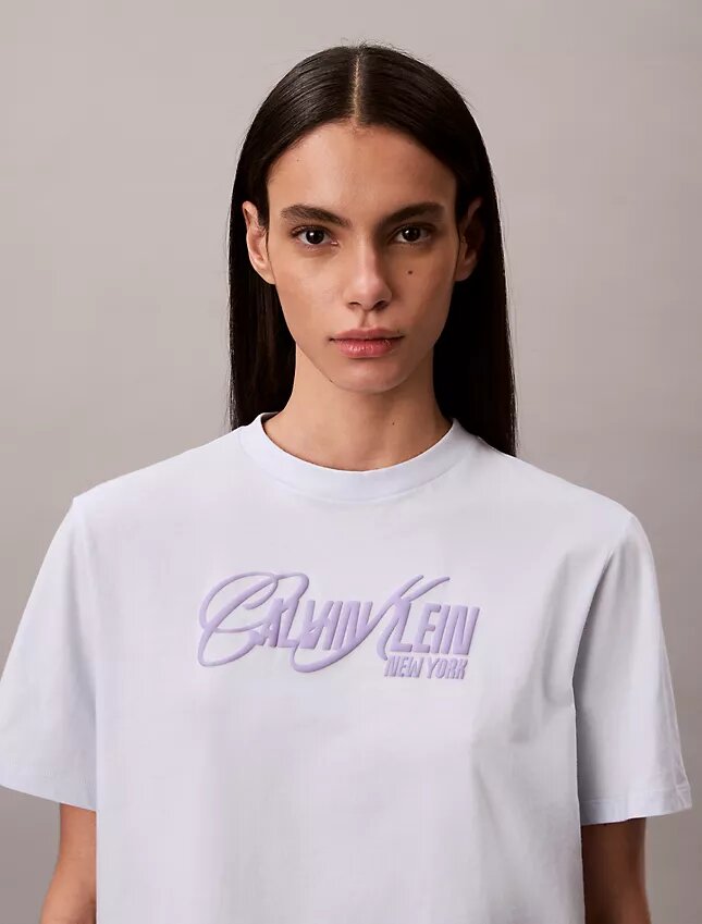 Camiseta holgada con gráfico de logotipo en relieve Camiseta holgada con gráfico de logotipo en relieve