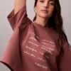 Camiseta holgada con gráfico del logotipo