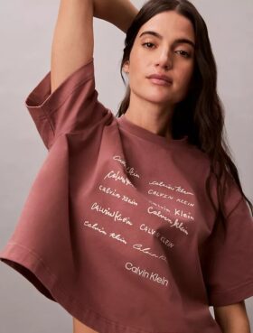 Camiseta holgada con gráfico del logotipo