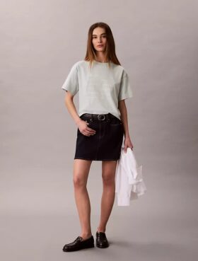 Camiseta holgada con gráfico del logotipo