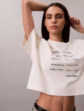 Camiseta holgada con gráfico del logotipo