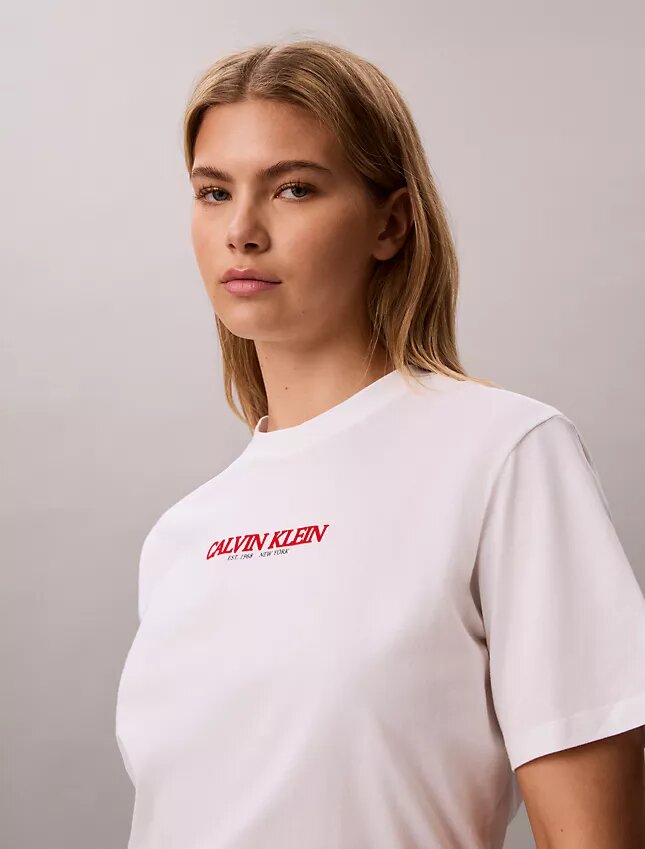 Camiseta holgada con gráfico del logotipo de Calvin Klein Camiseta holgada con gráfico del logotipo de Calvin Klein