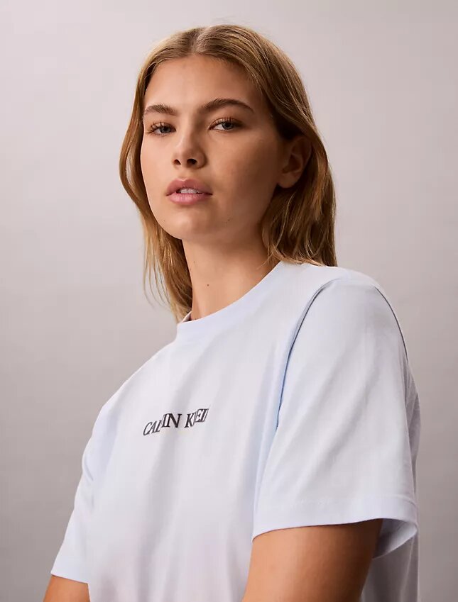 Camiseta holgada con gráfico del logotipo de Calvin Klein Camiseta holgada con gráfico del logotipo de Calvin Klein