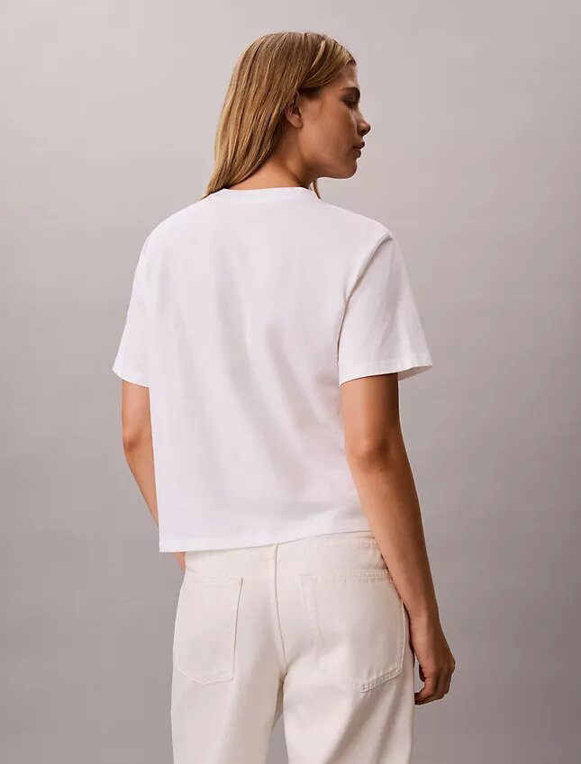 Camiseta holgada con gráfico del logotipo de Calvin Klein Camiseta holgada con gráfico del logotipo de Calvin Klein