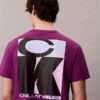 Camiseta holgada con llamativo logotipo gráfico