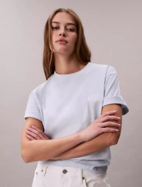 Camiseta holgada con logotipo bordado Camiseta holgada con logotipo bordado