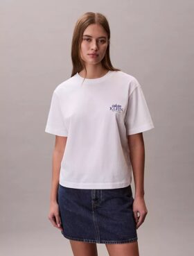 Camiseta holgada con logotipo bordado Camiseta holgada con logotipo bordado