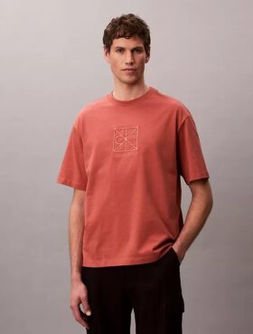 Camiseta holgada con logotipo bordado