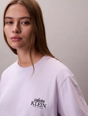 Camiseta holgada con logotipo bordado Camiseta holgada con logotipo bordado