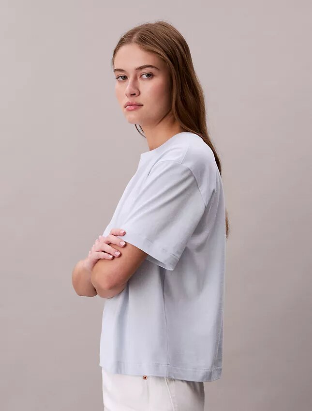 Camiseta holgada con logotipo bordado Camiseta holgada con logotipo bordado