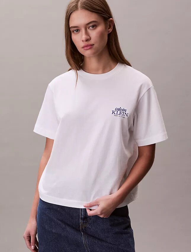 Camiseta holgada con logotipo bordado Camiseta holgada con logotipo bordado