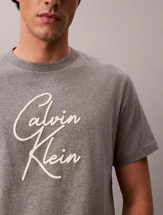 Camiseta holgada con logotipo en letra cursiva Camiseta holgada con logotipo en letra cursiva
