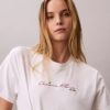 Camiseta holgada con logotipo en letra cursiva Camiseta holgada con logotipo en letra cursiva