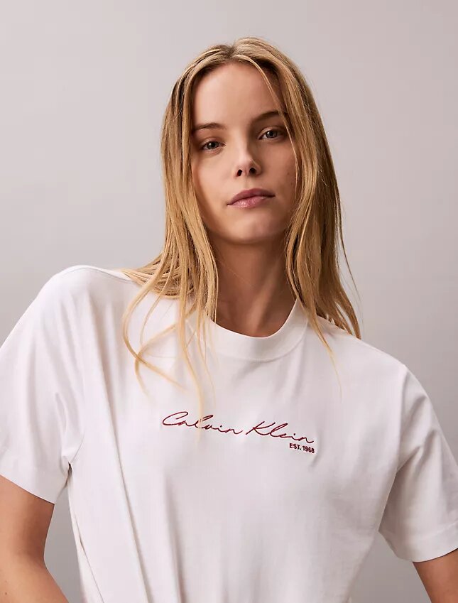 Camiseta holgada con logotipo en letra cursiva Camiseta holgada con logotipo en letra cursiva