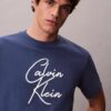 Camiseta holgada con logotipo en letra cursiva Camiseta holgada con logotipo en letra cursiva