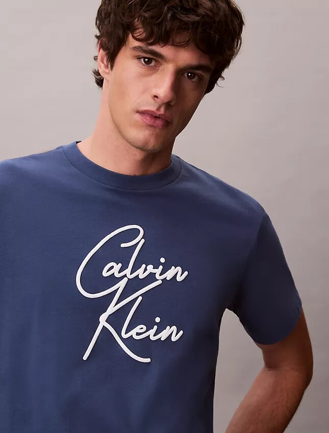 Camiseta holgada con logotipo en letra cursiva Camiseta holgada con logotipo en letra cursiva