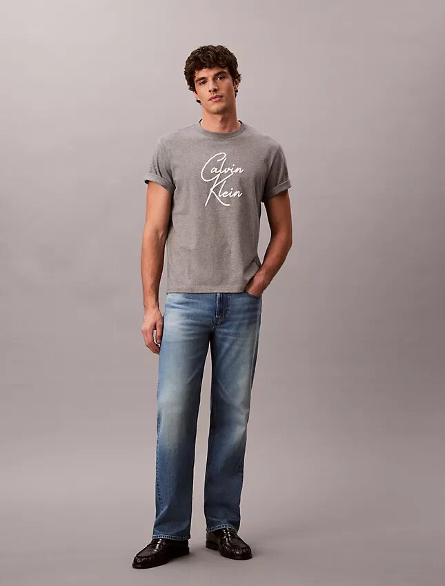 Camiseta holgada con logotipo en letra cursiva Camiseta holgada con logotipo en letra cursiva