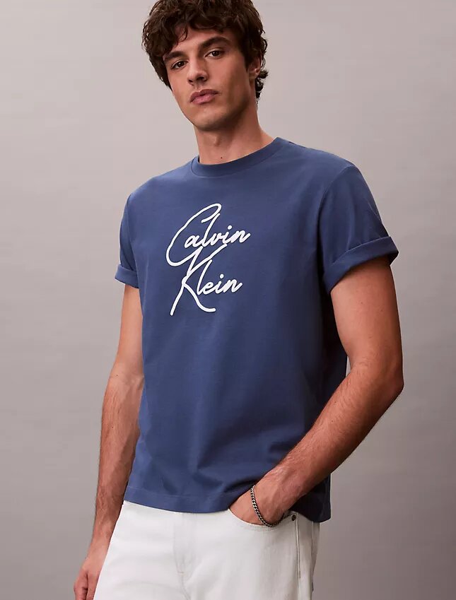 Camiseta holgada con logotipo en letra cursiva Camiseta holgada con logotipo en letra cursiva
