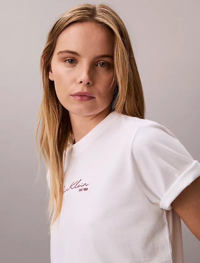 Camiseta holgada con logotipo en letra cursiva Camiseta holgada con logotipo en letra cursiva