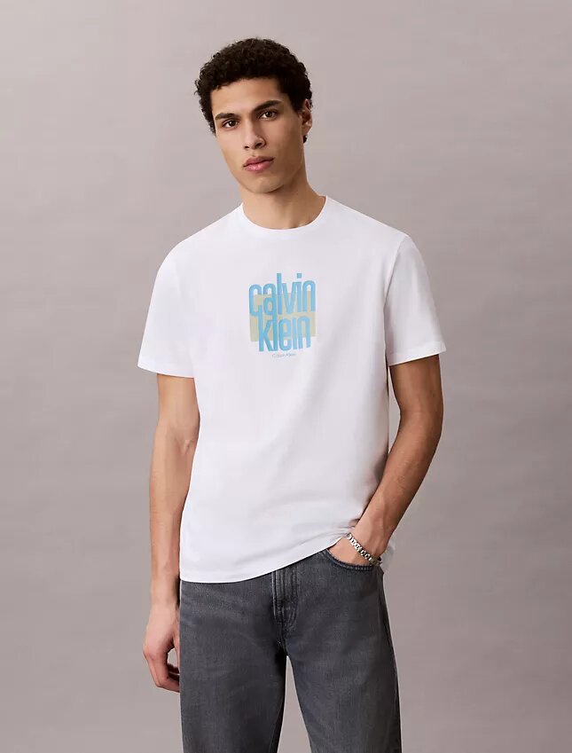 Camiseta moderna con logotipo gráfico de Calvin Klein Camiseta moderna con logotipo gráfico de Calvin Klein