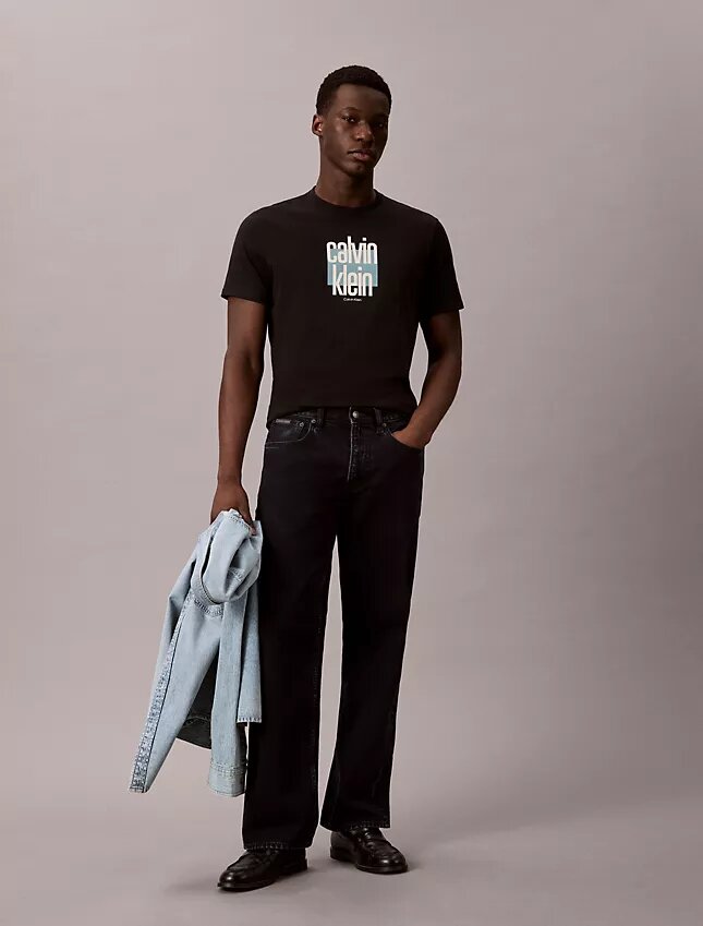 Camiseta moderna con logotipo gráfico de Calvin Klein Camiseta moderna con logotipo gráfico de Calvin Klein