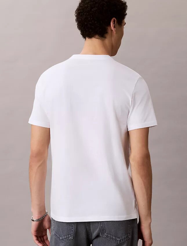Camiseta moderna con logotipo gráfico de Calvin Klein Camiseta moderna con logotipo gráfico de Calvin Klein
