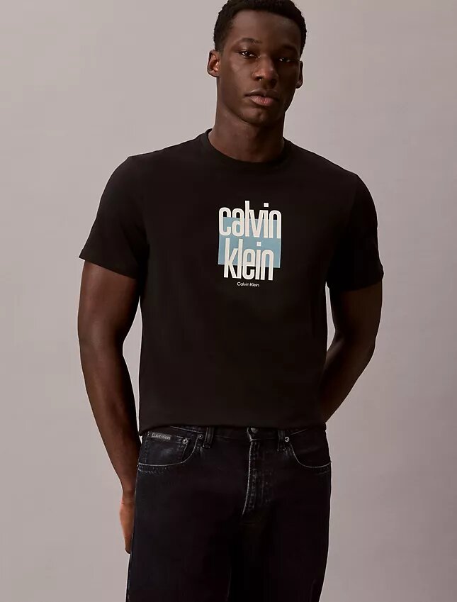 Camiseta moderna con logotipo gráfico de Calvin Klein Camiseta moderna con logotipo gráfico de Calvin Klein