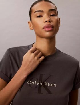 Camiseta Monologo con lavado ácido