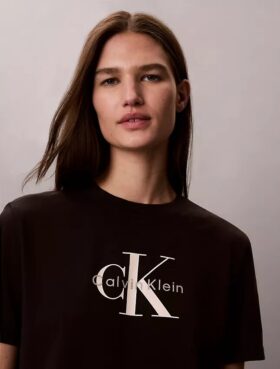 Camiseta Monologo con lavado ácido