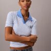 Camiseta polo de canalé a rayas con monólogo