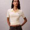 Camiseta polo de canalé a rayas con monólogo