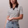 Camiseta polo de canalé a rayas con monólogo