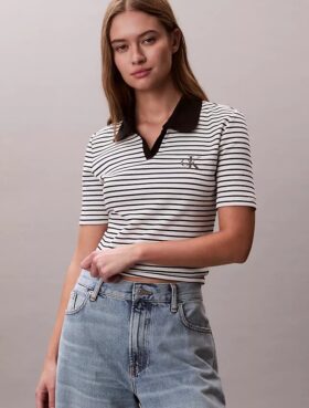 Camiseta polo de canalé a rayas con monólogo