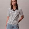Camiseta polo de canalé a rayas con monólogo