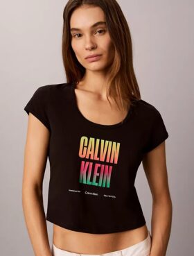 Camiseta Pride de cuello redondo ajustado