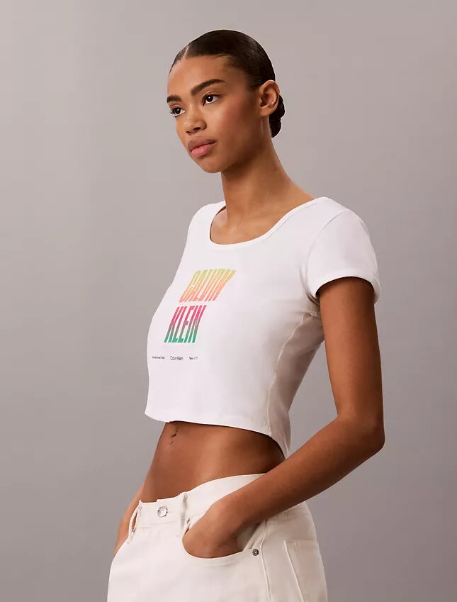 Camiseta Pride de cuello redondo ajustado Camiseta Pride de cuello redondo ajustado